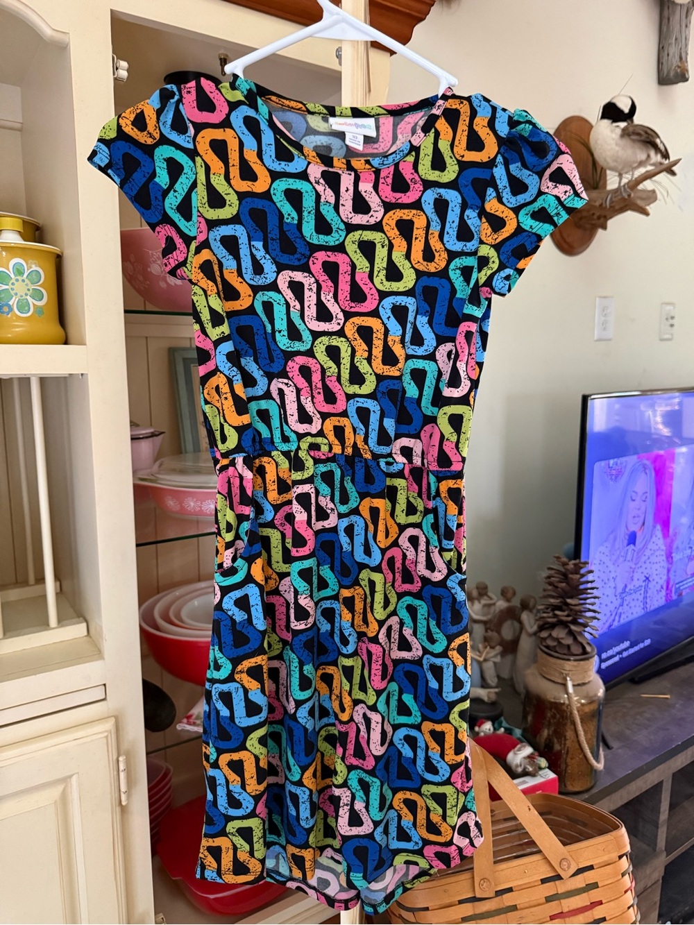 Colorful LuLaRoe Girls fun geometric Print Black Multicolor dress with Pockets!